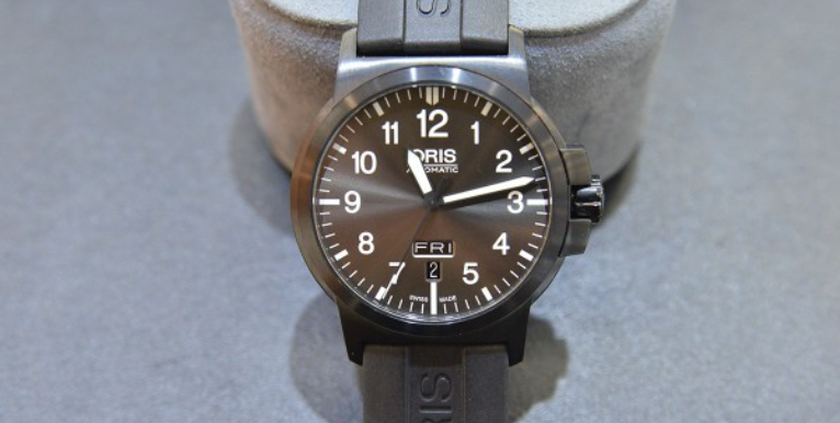 豪利時航空系列01 735 7641 4733-07 4 22 05B腕表